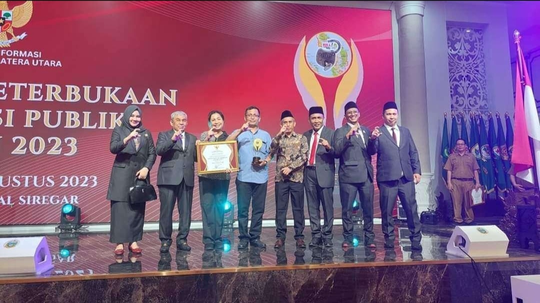 KPU Kota Gunungsitoli menerima Anugerah Keterbukaan Informasi Publik Tahun 2023